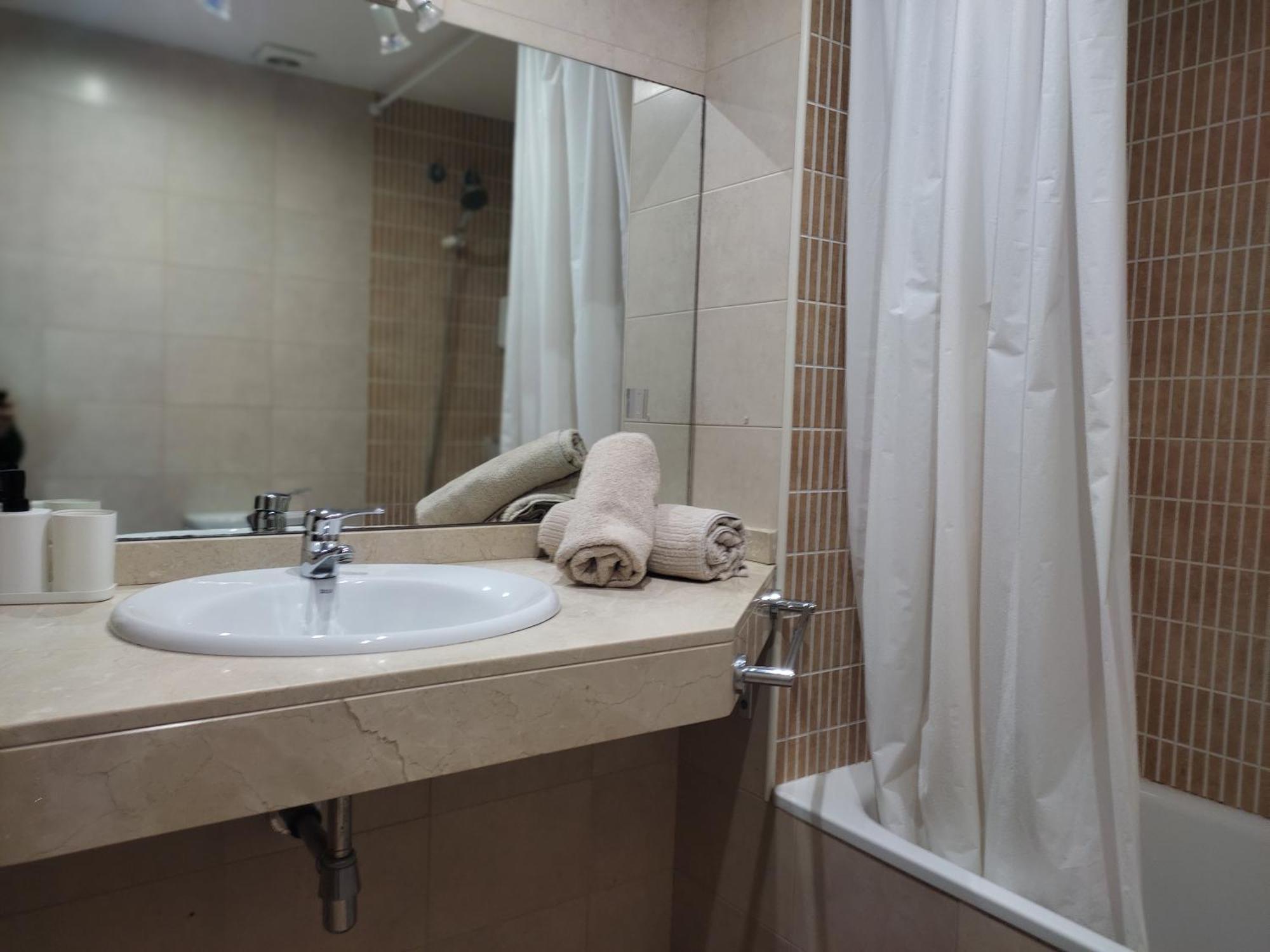 Ap4Us B1 - Apartment For Us - Sightseeing & Beach Near To Barcelona Badalona Eksteriør bilde